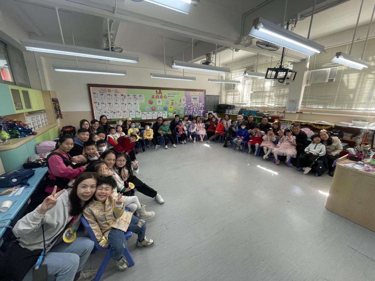 「家+愛」繽FUN顯孝親：家長們踴躍參與孩子為他們準備的「感恩派對」，充滿愛呢！