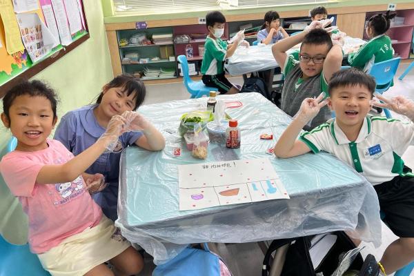  同學間互相合作學習