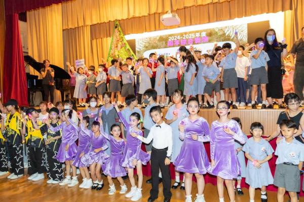 周年綜合表演令所有學生經過一整年訓練後也有平台展示成果