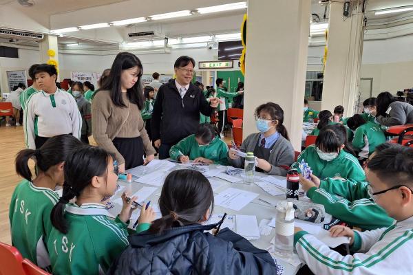  校長與同學分享經驗