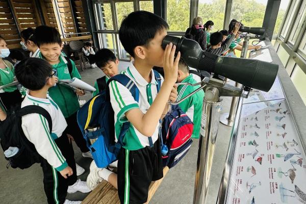 走入大自然觀鳥，實踐書本上學到的知識